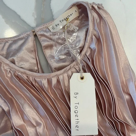 Madly In Love Dress - Mauve Dress S
NWT - Picture 11 of 11